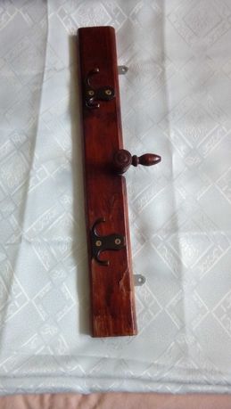 Ръчно изработена дървена закачалка винтидж