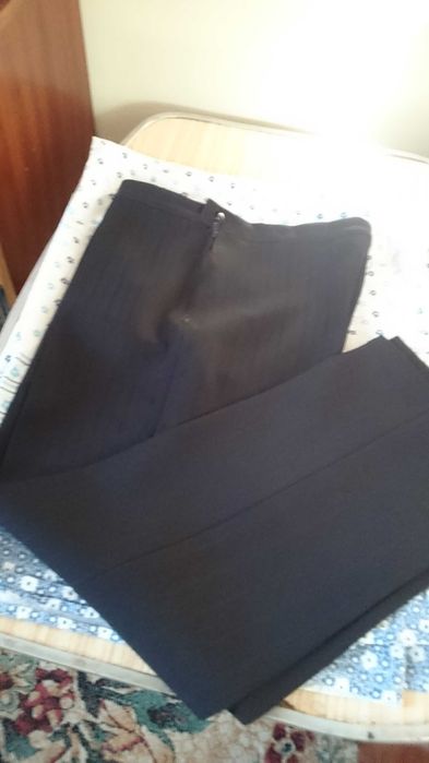 Vand pantaloni noi pentru femei