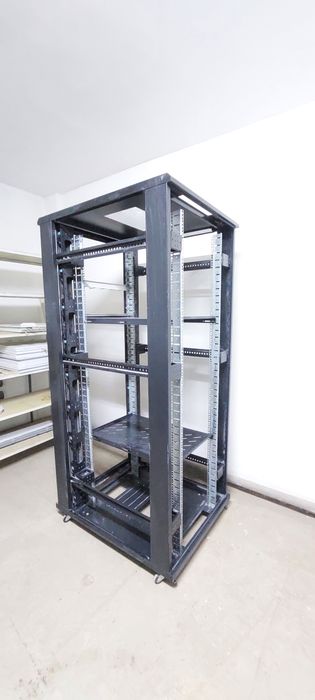 Продам серверный шкаф