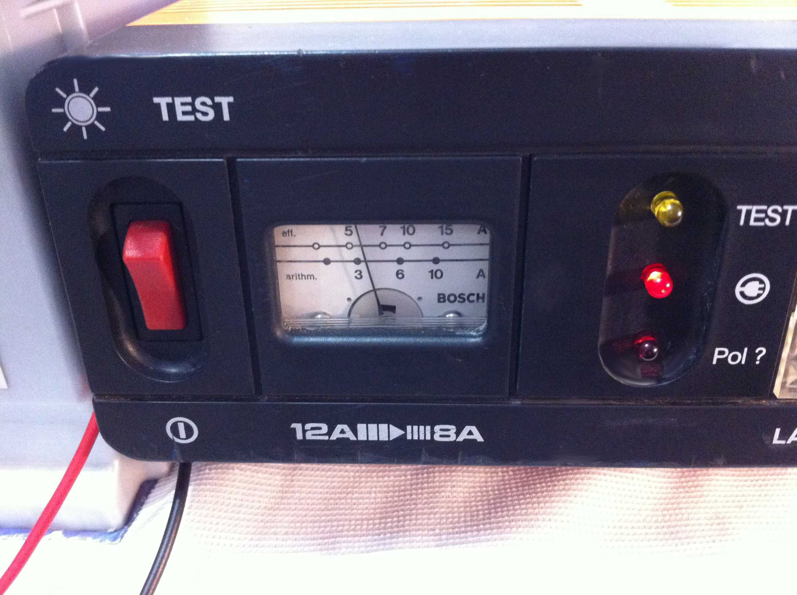 Redresor Bosch 12V maxim 10Amp (incarcator baterie acum. Anl statie