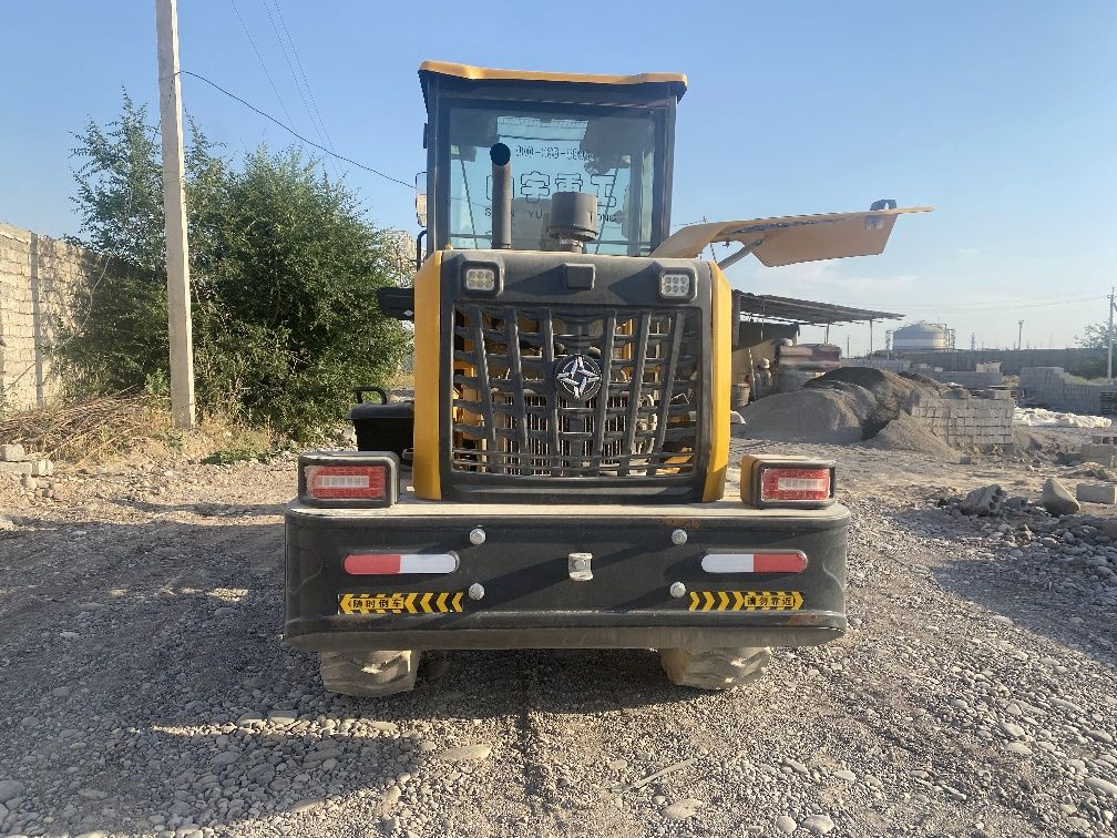 Pogruzchik sotiladi 1.5 kub 2024 yil deyarli yangi 300 soat ishlagan.