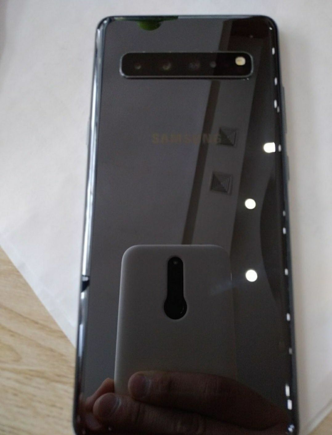 Samsung galaxy S10 5g 8/ 512gb Srochna sotiladi.