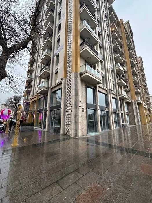 Уникальный формат бизнеса в центре — 3 уровня, терраса, фасад 25 м!