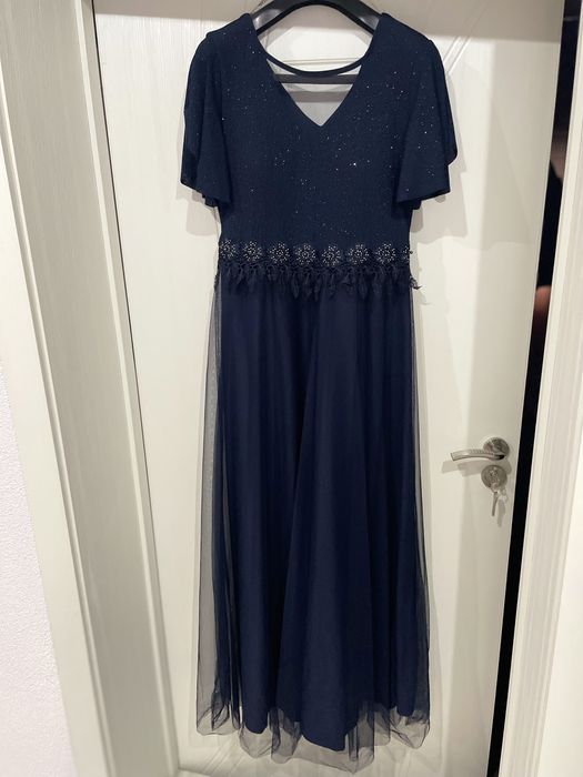 Официална рокля