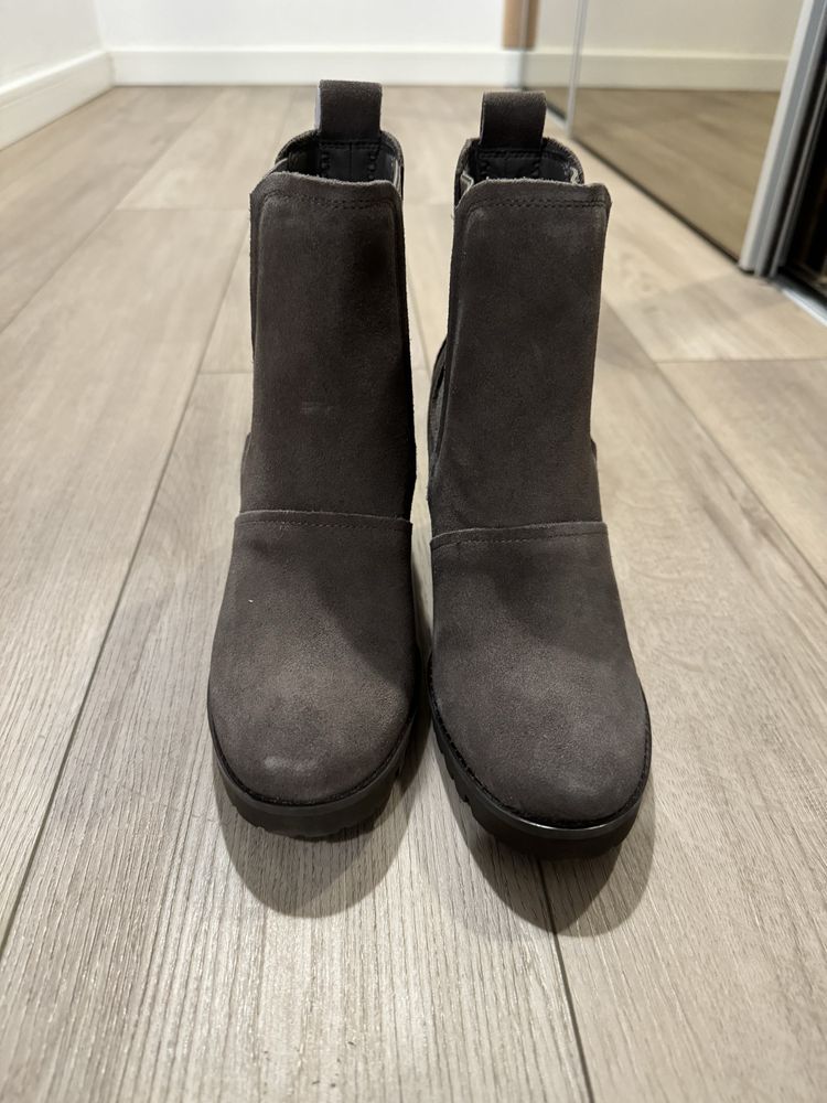 Ghete UGG, Noi, gri, piele intoarasa, masura 38