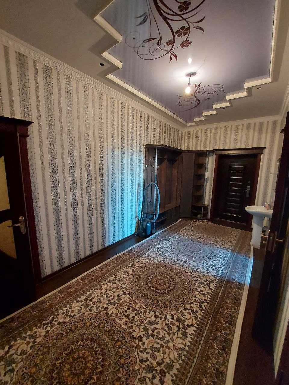 Продается двухкомнатная квартира в центре города Нукус