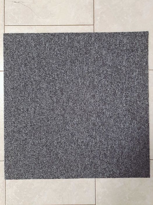 Чисто нови мокетени плочи с размер 50см./50см.