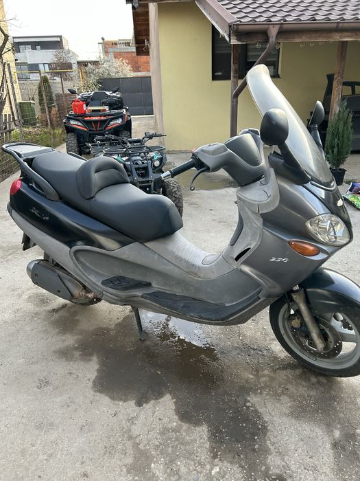 Vand Scuter Piaggio X9