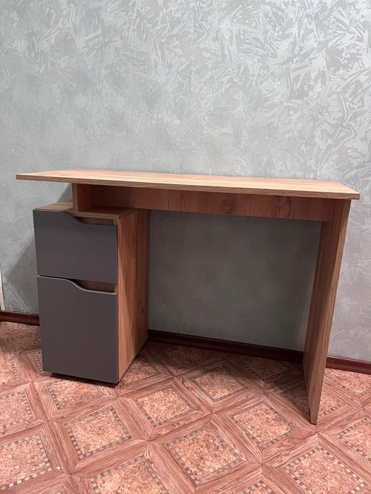 Продается письменный стол