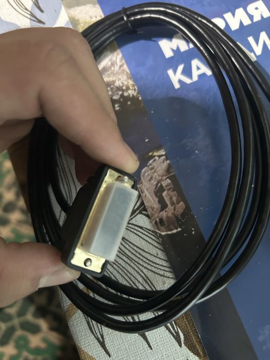 Продавам различни кабели чисто нови