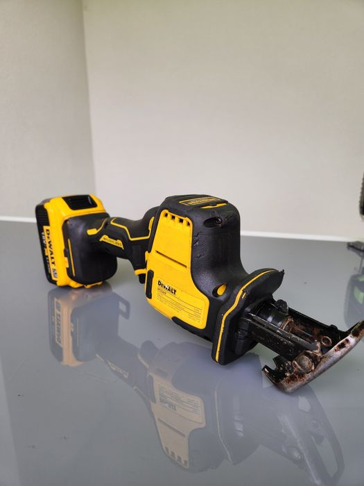 Fierastrau Sabie Dewalt DCS 369