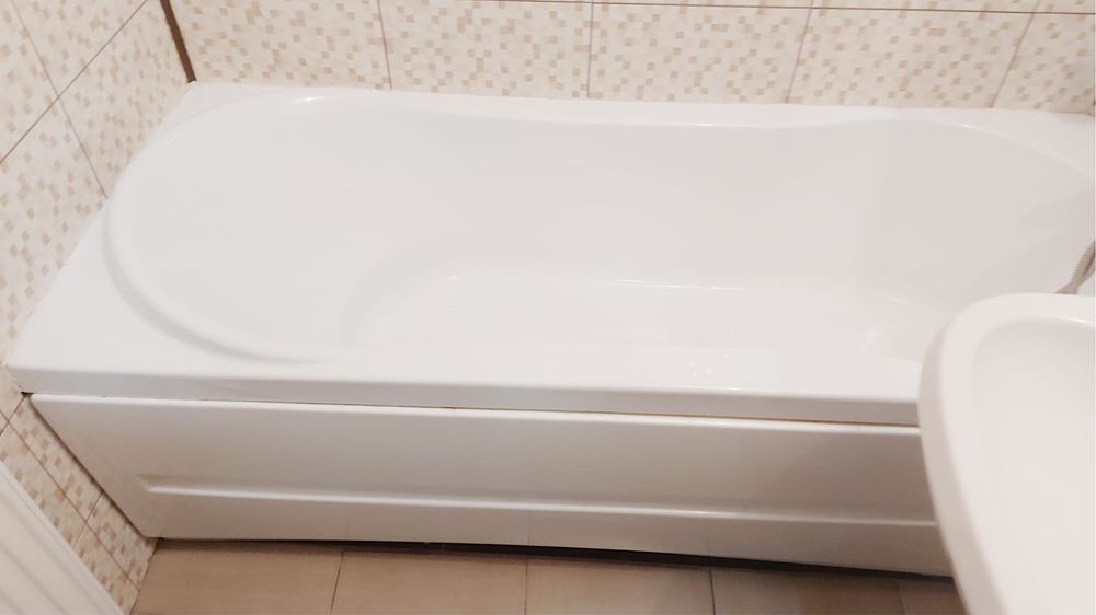 Cada acril 170 x 70 cu masca si suport in stare foarte buna