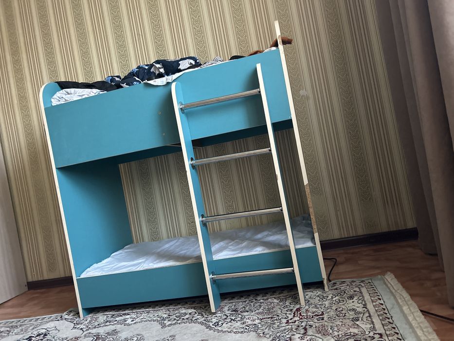 Продам кровать двухэтажную