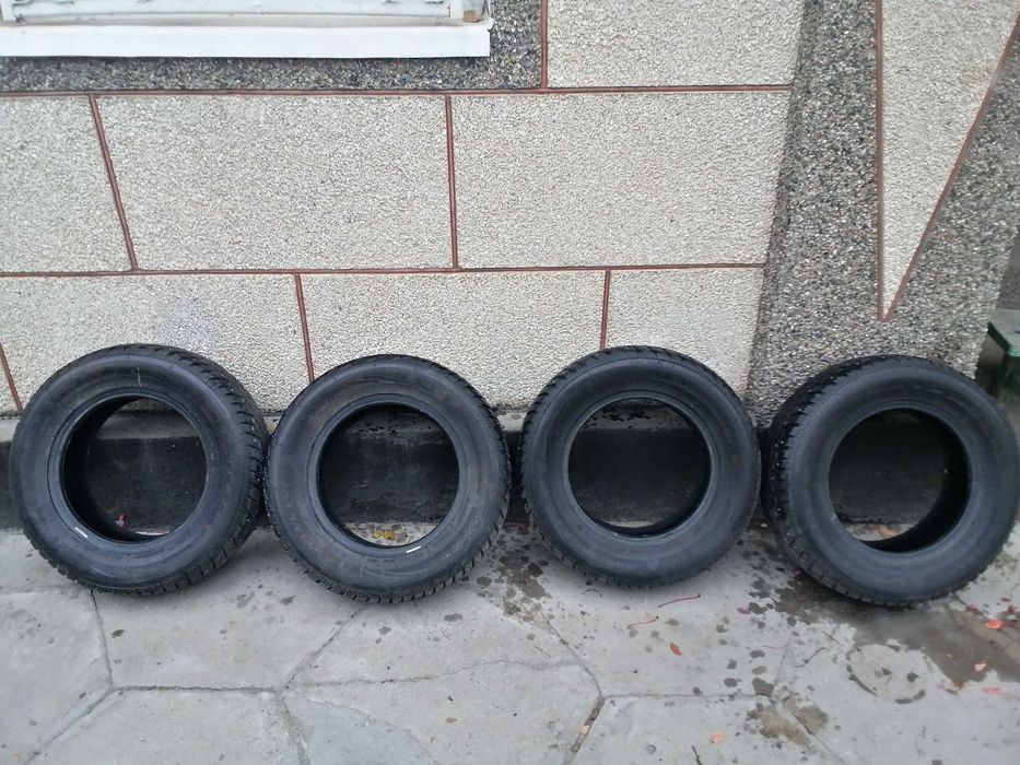 Продам резину зимнию шипованную
