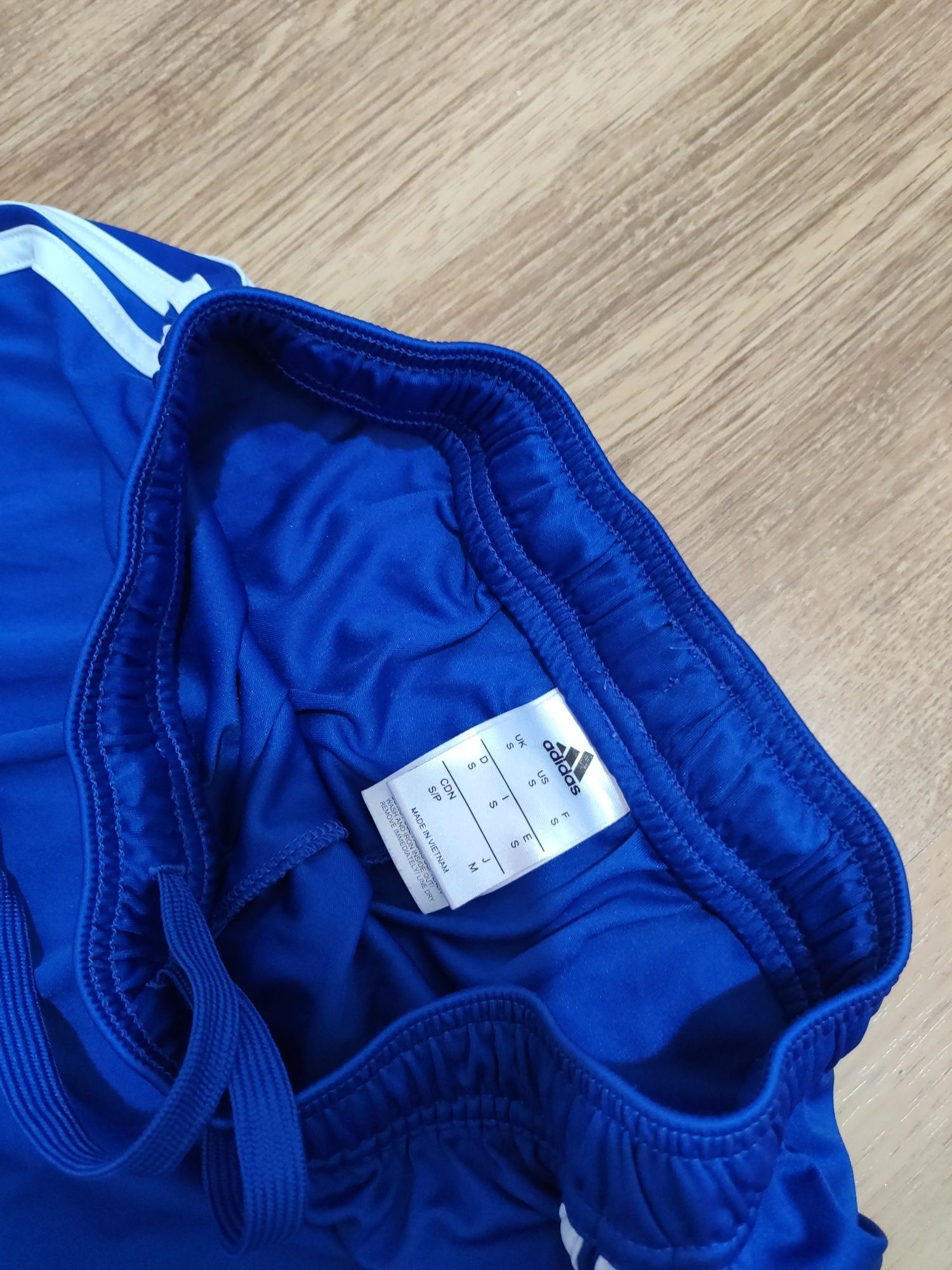 Pantaloni scurți Adidas mărimea S