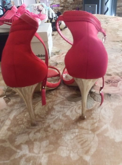 Много хубави официални обувки