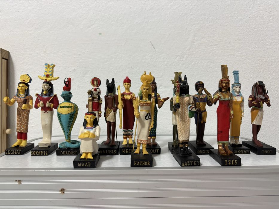 Statuete zei egipt din rășină