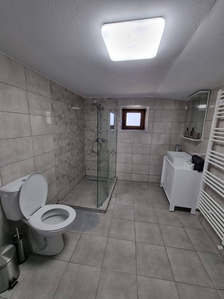 Inchiriez apartament