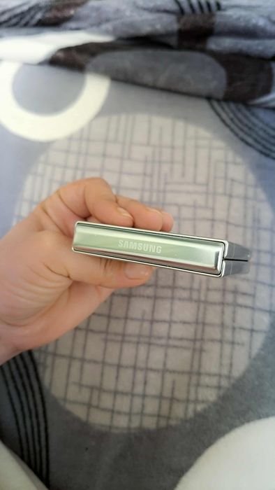 Vând Samsung Z Flip 5