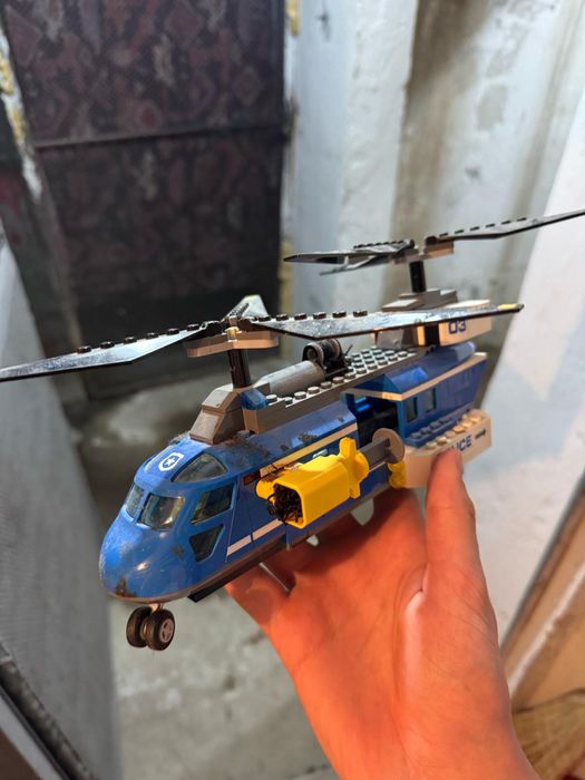 Cutie plina cu seturi de lego