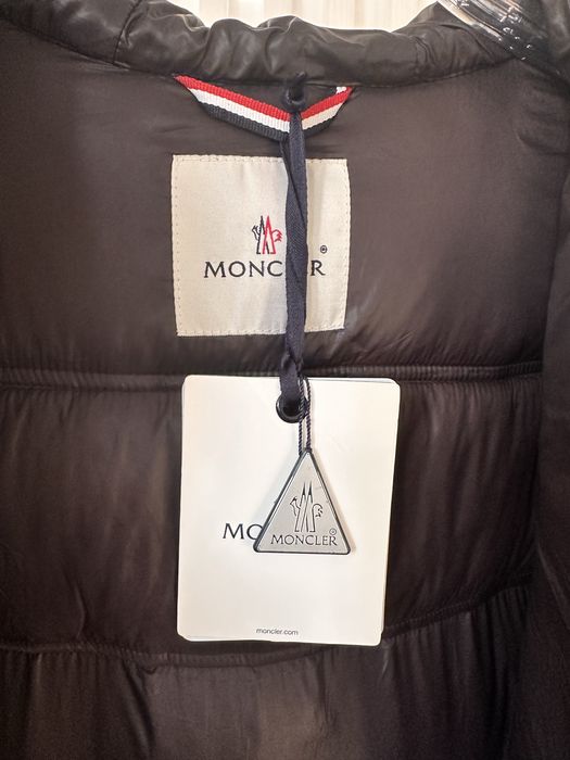 Продавам мъжко яке Moncler