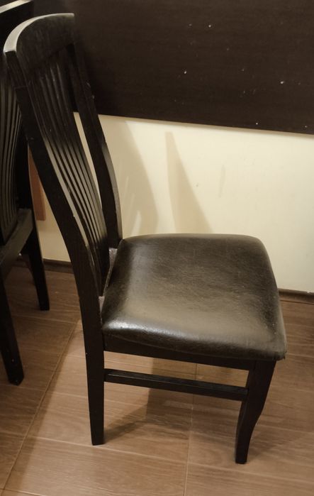 Продавам масивни букови столове