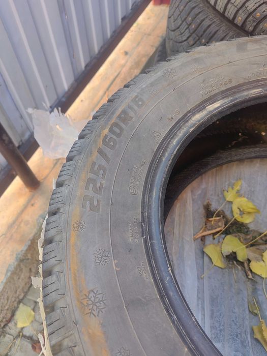 Шина R16 шипи новый