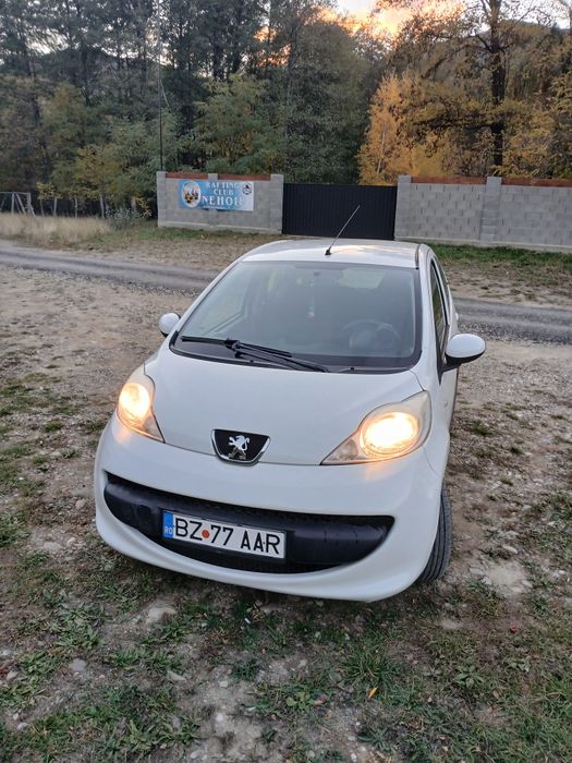 Vând Peugeot 107