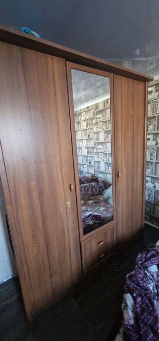 Шифоньер деревянный