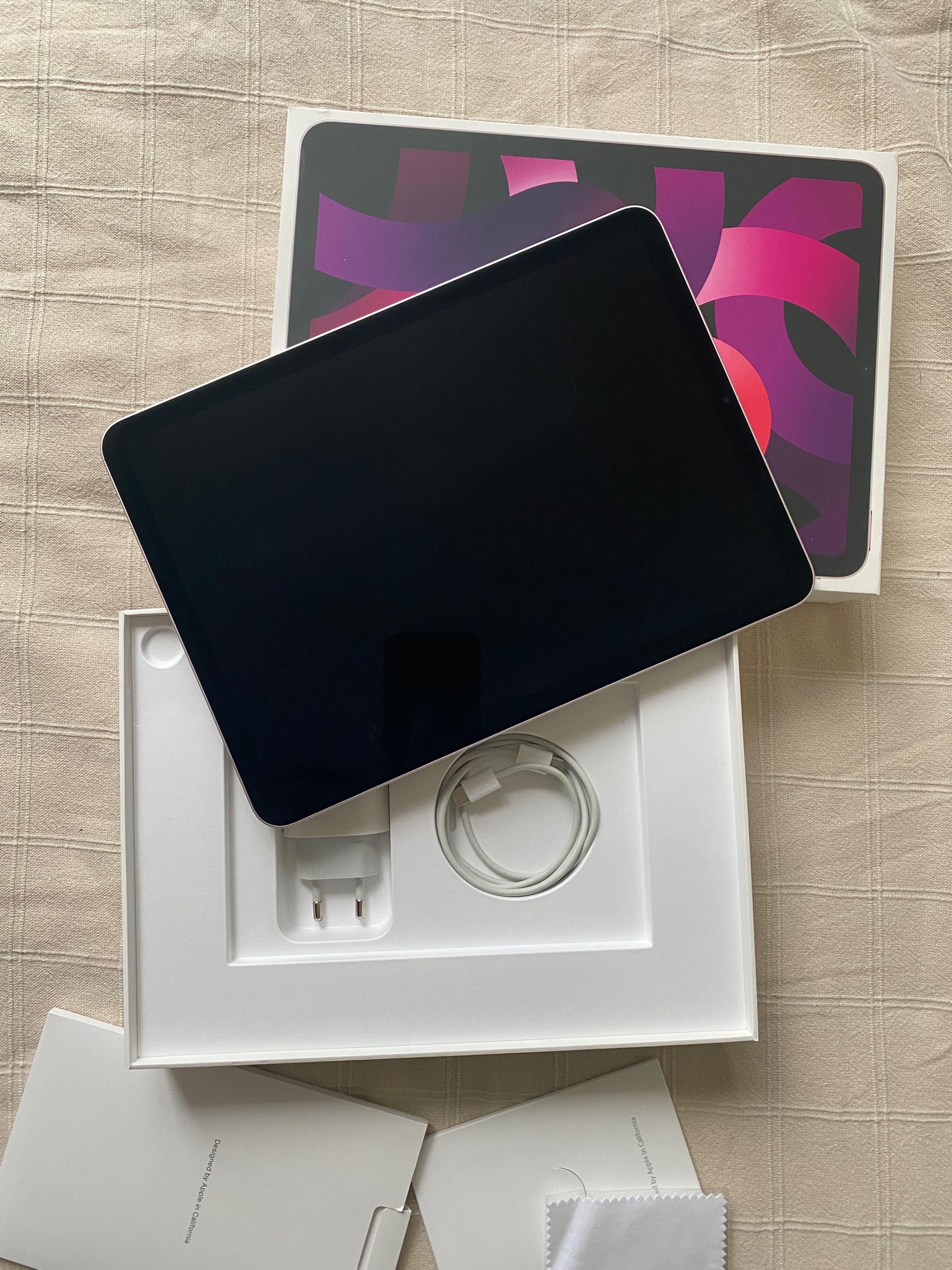 iPad Air 5 th Gen 64 GB MM9D3FD/A