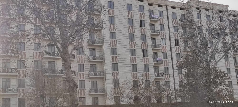 9 бозор олдида йулни устида 2 хона эски навруз кафе