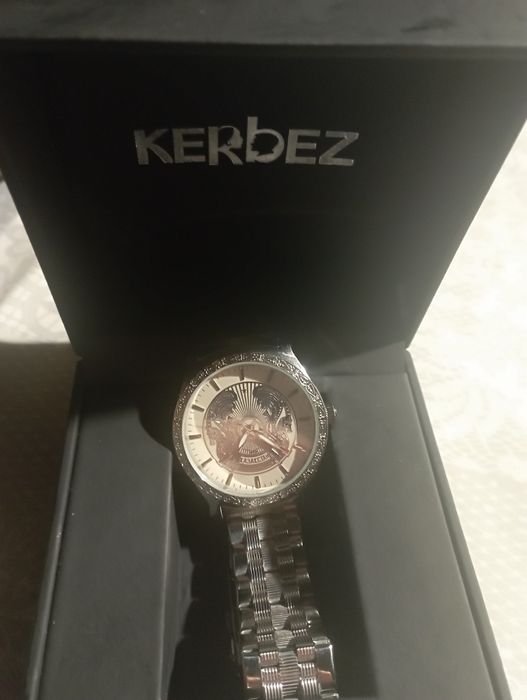 Часы Kerbez в коробке.