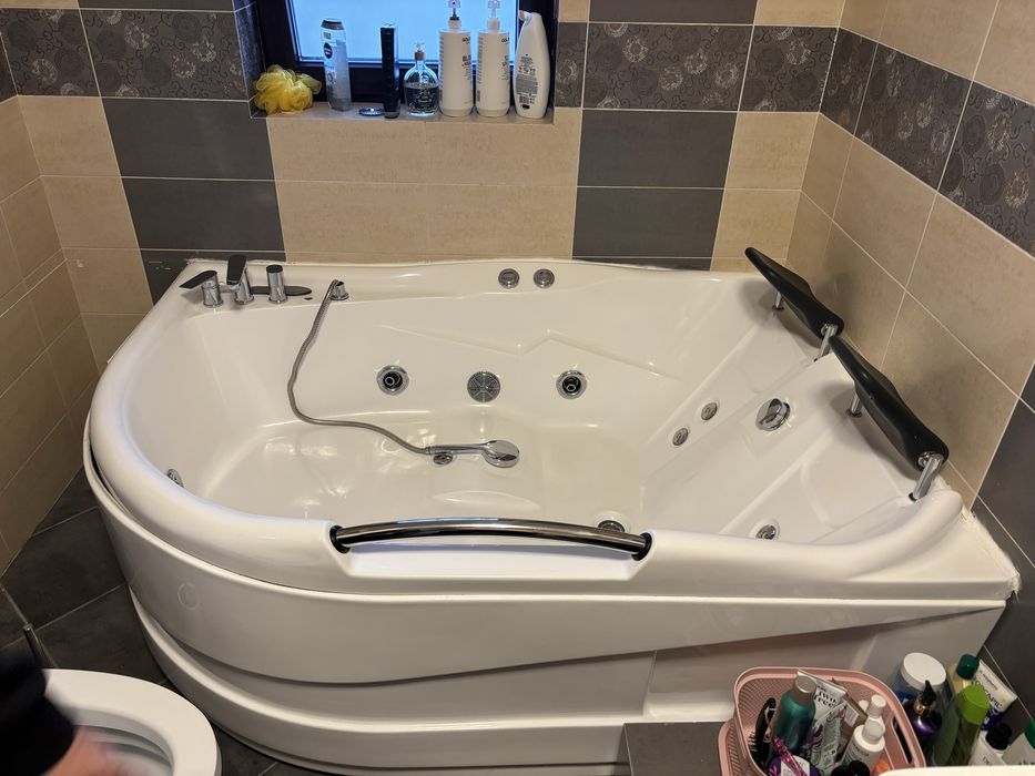 Cada hidromasaj pe colt - Fara masca si Cabina dus cu hidromasaj