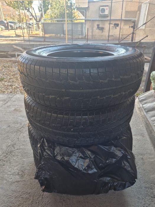 Зимние шины 4шт в отличном состоянии