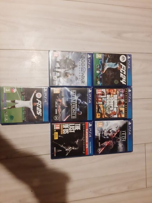 Vând Ps4/Schimb cu Ps5  Slim 1TB 8 jocuri și 2 manete fifa 26 și cășt