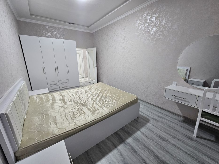 EKO shahar markazida 2 xonalik 78 m2  kvartira arendaga beriladi