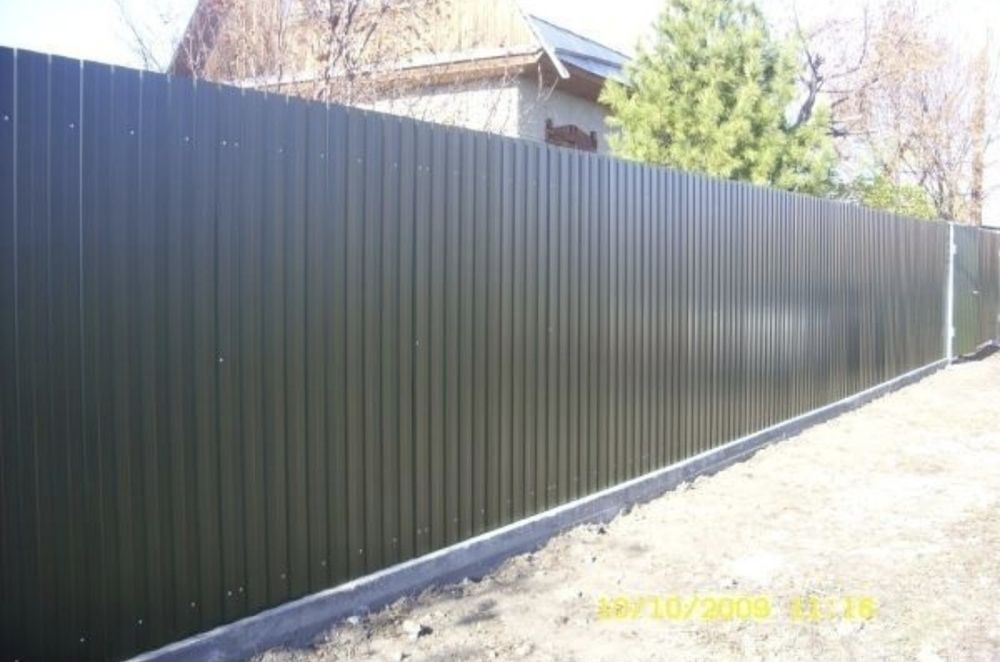 Construim garduri si porti din sipca metalica, panouri stil jaluzele,