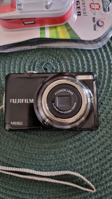 Camera foto digitala Fujifilm JV300  , 14 mp. copii adulți drumetie ti