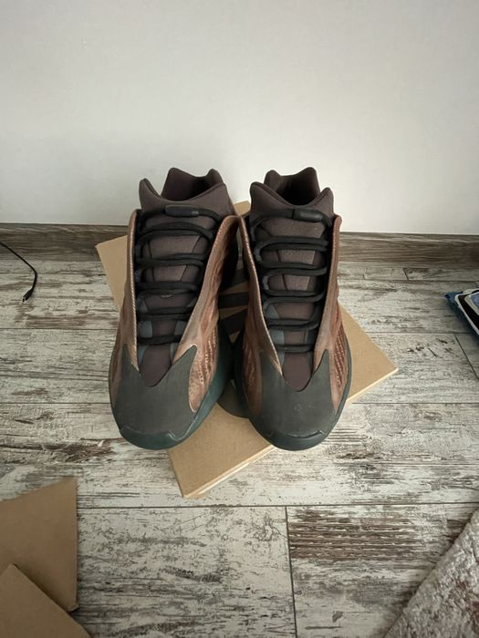Yezzy 700 V3 Copper Fade