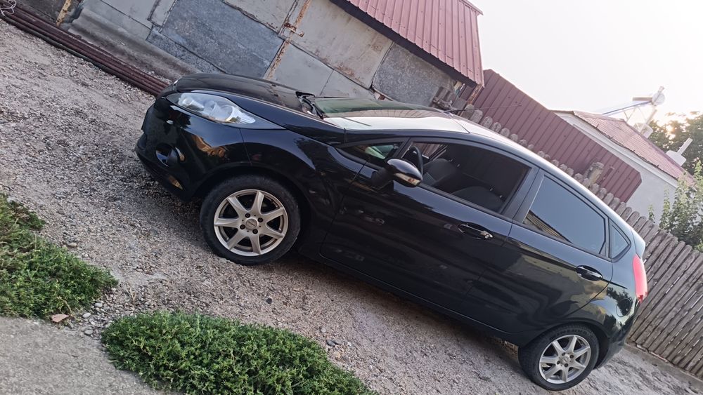 Vând Ford fiesta. Preț 4000€, ușor negociabil