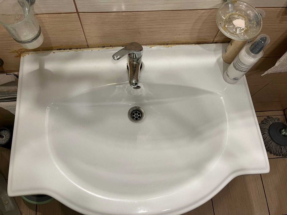 VAND cada  cu masca  si lavoar baie si chiuveta  cu masca si pat