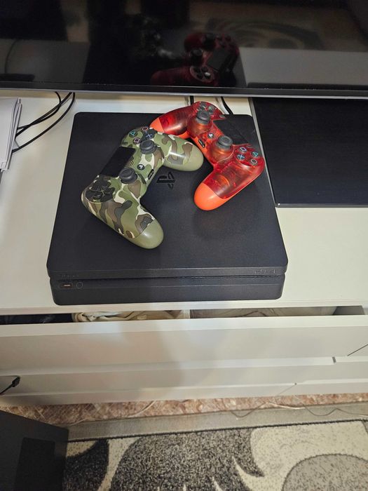 Продам Sony PlayStation 4 Slim 1tb прошитую (взломаную GoldenHen)