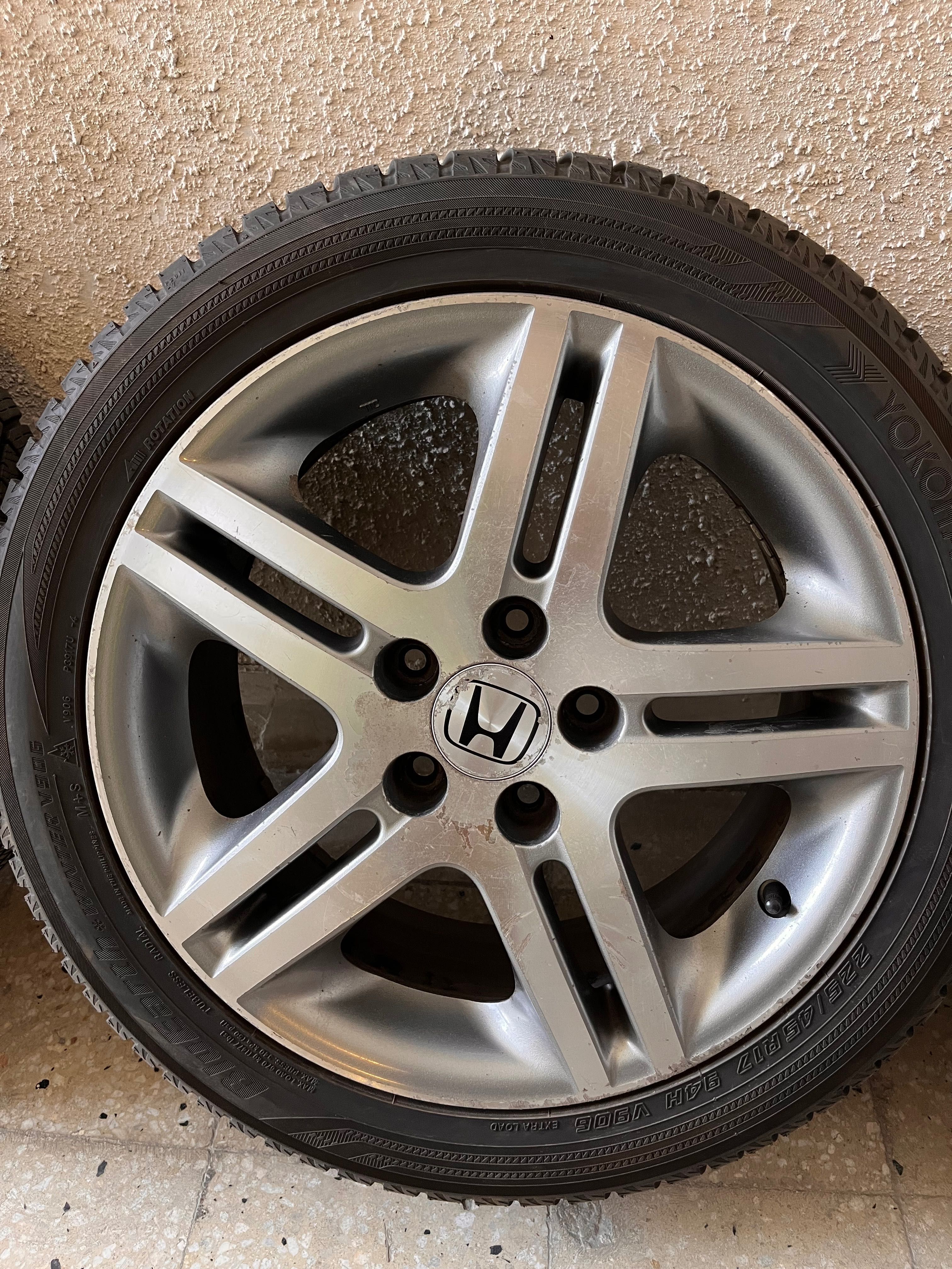 Зимни гуми Yokohama BluEarth Winter V406 с оригинални Enkei Honda 17