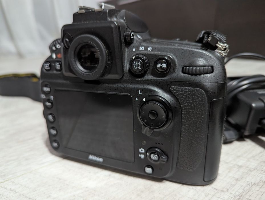 DSLR NIKON D800, D7000, Sigma 17-50 f2.8, Blitz-uri