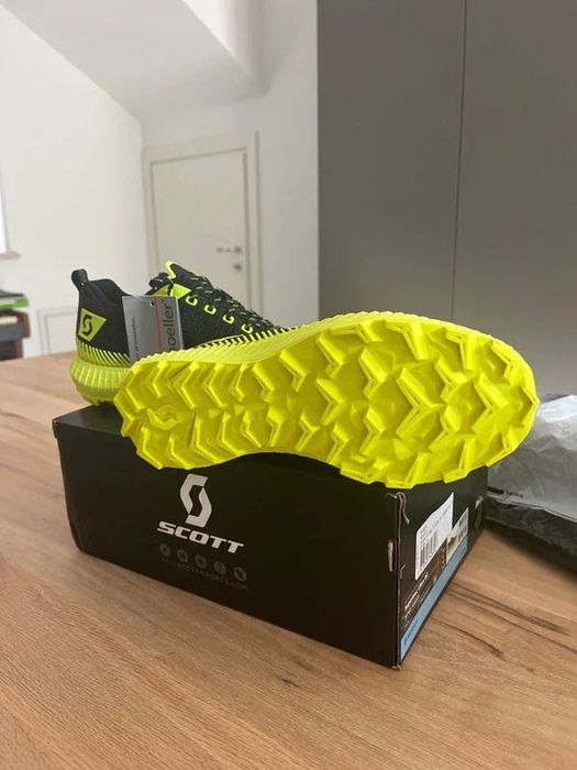 Adidasi SCOTT marimea 40