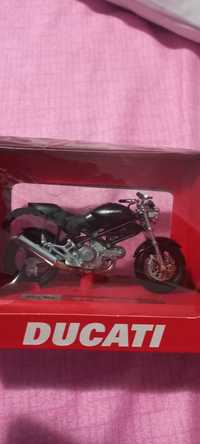 Motocicleta ducati sigilata(cutie cu urme de uzura)