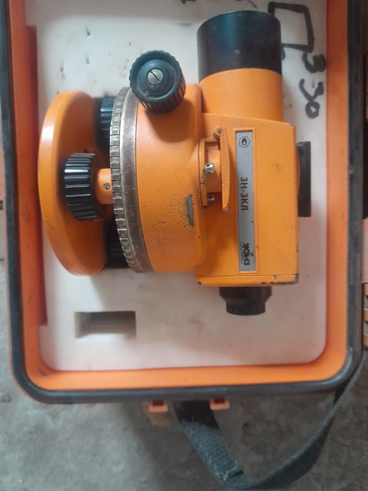 Нивелир продам срочно