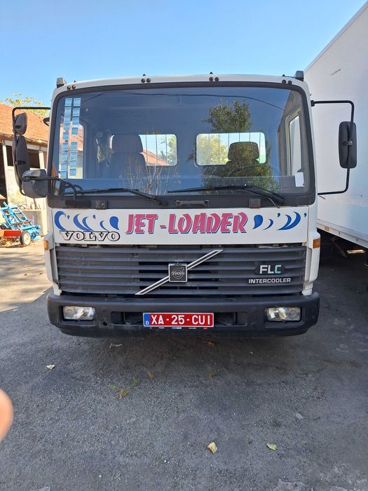 Продавам товарен камион  Volvo FLC