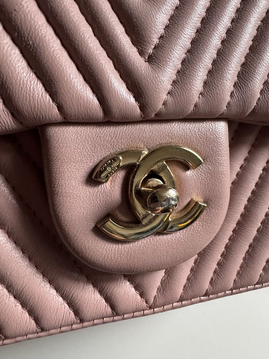 Чанта Chanel от агнешка кожа цвят пепел от рози