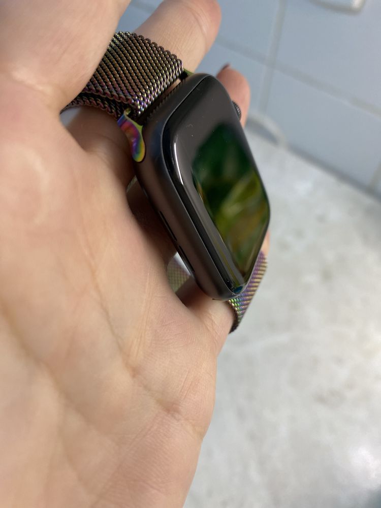 Продам Apple watch 5